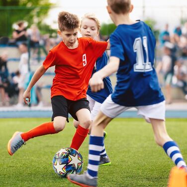 Футбольний м'яч Champions FootBall розмір 5 для дітей та дорослих - ідеальний подарунок для фанатів, гри та тренувань