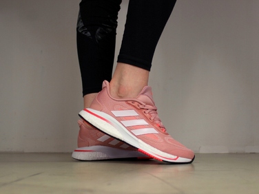Жіночі спортивні кросівки Adidas, розмір 37 1/3