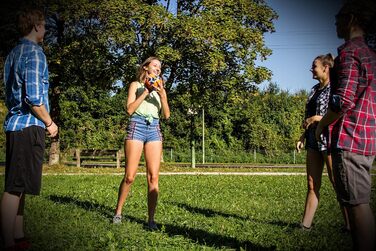 Волейбольний м'яч Schildkröt® Mini з неопрену, розмір 2, Ø 15 см, з приємною на дотик текстильною поверхнею, стійкий до морської води, ідеальний для маленьких дитячих рук, помаранчевий