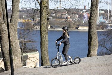 Самокат STIGA Air Scooter для міста, сталевий каркас, ручне гальмо, алюмінієві диски, регульований кермо, для дітей від 7 років, вантажопідйомність 100 кг