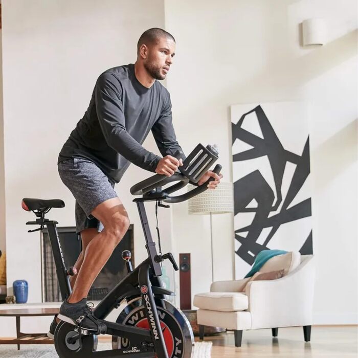 Велотренажер Schwinn Fitness 700IC: 18 кг маховик, тихий ремінний привід, регульоване сидіння та кермо, SPD педалі, тримач для планшета – студійна якість для дому