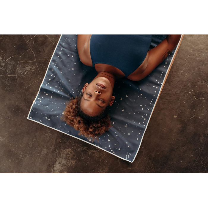 Рушник для йоги Hot Yoga від Yoga Design Lab | Нековзкий, легкий, з переробленої мікрофібри, швидковисихаючий, для гарячої йоги, спорту, подорожей (Celestial)