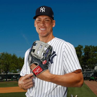 Рукавиця бейсбольна Rawlings Sure Catch для хлопчиків, права рука, розмір 24-29 см, модель Aaron Judge