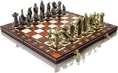 Шахові фігури в стилі Середньовіччя з металізованого пластику та велика декоративна шахова дошка з дерева