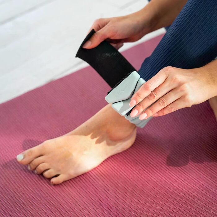 Набір манжет для пілатесу Neolymp 2 шт. по 0,5 кг – манжети на щиколотки/руки з силікону, регульовані ваги, стійкі до вологи, блакитний колір