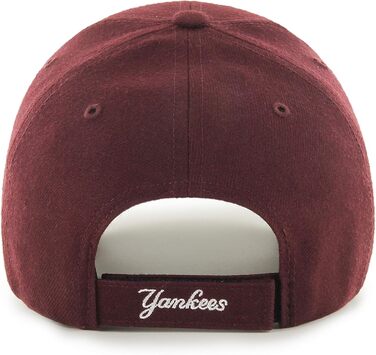 Кепка бейсболка MLB '47 з регульованим ремінцем на липучці та вигнутим козирком, з логотипом команди