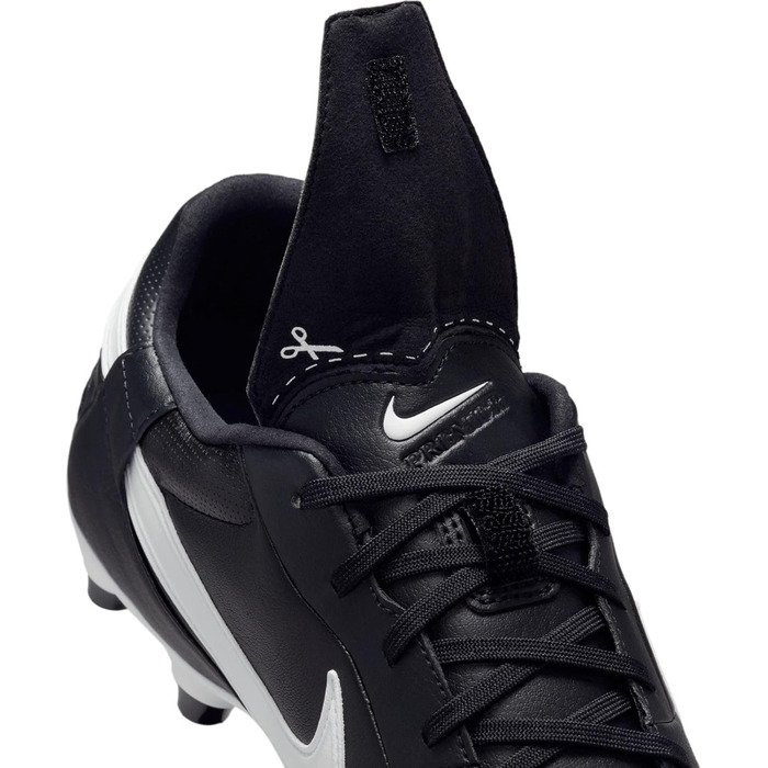 Кросівки футбольні Nike Premier 3 SG-Pro Anti-Clog Traction чорно-білі 42.5 EU