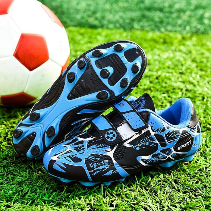 Дитячі футбольні бутси Kinder - унісекс, синій, 36 EU. Зручні, з кріпленням на липучці, для тренувань та гри на вулиці. Дихаючі, з мультиножками.