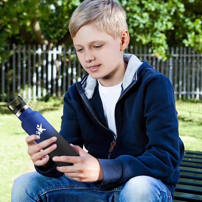 Термос-пляшка KollyKolla 750 мл, для води та газованих напоїв, з трубочкою, без BPA, з подвійними стінками, ізольована, для школи, подорожей, кемпінгу, блакитний + темно-синій