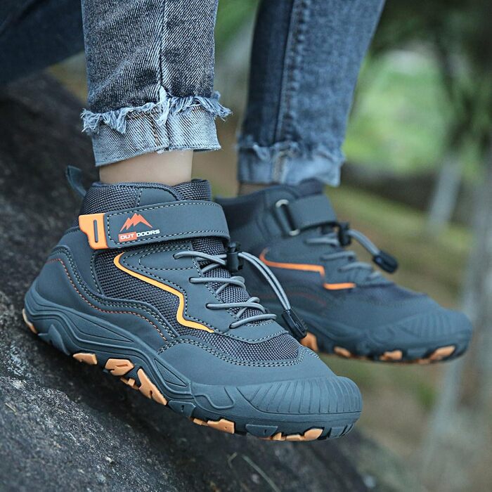 Дитячі трекінгові черевики для туризму та активного відпочинку: легкі, зручні, з неслизькою підошвою. Unisex модель для хлопчиків та дівчаток, розмір 34 EU, сірий колір.