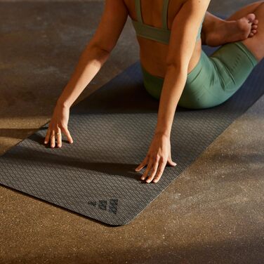 Йога-килимок Adidas 6 мм, протиковзкий, з перероблених матеріалів, без ПВХ (176 x 61 см), чорний