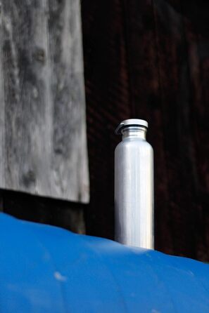 SIGG Алюмінієва пляшка для води, оригінальна, кліматично нейтральна, підходить для газованих напоїв, не протікає, легка, без BPA, 0,5/0,75 л