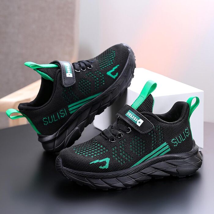 Дитячі кросівки для хлопчиків та дівчаток. Зручні кросівки для залу та вулиці. Сітка, дихаючі, легкі. Чорний колір, розмір 30 EU