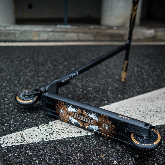Movino Maniac - професійний фристайл скутер для трюків. IHC-компресія, street-deck, T-bar 59x54 см, колеса 110 мм, ABEC9, вага 3,8 кг, колір золотий