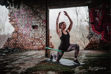 Спортивна стрічка-еспандер Sporttrend 24, темно-синя, 104 см, опір 27–91 кг, для фітнесу та силових тренувань