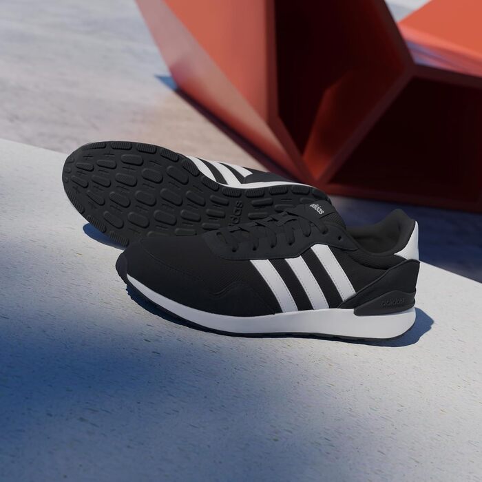 Чоловічі кросівки Adidas Run 60s 4.0 JR6622 чорні, розмір 43 1/3 EU
