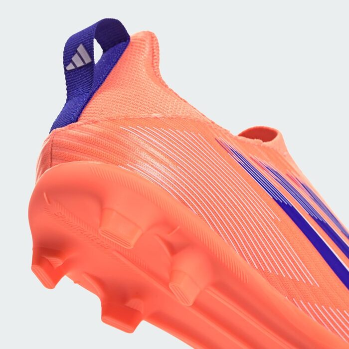 Дитячі футбольні бутси adidas F50 League Laceless для твердого поля (33 EU, Beam Orange/Lucid Blue/Cloud White)