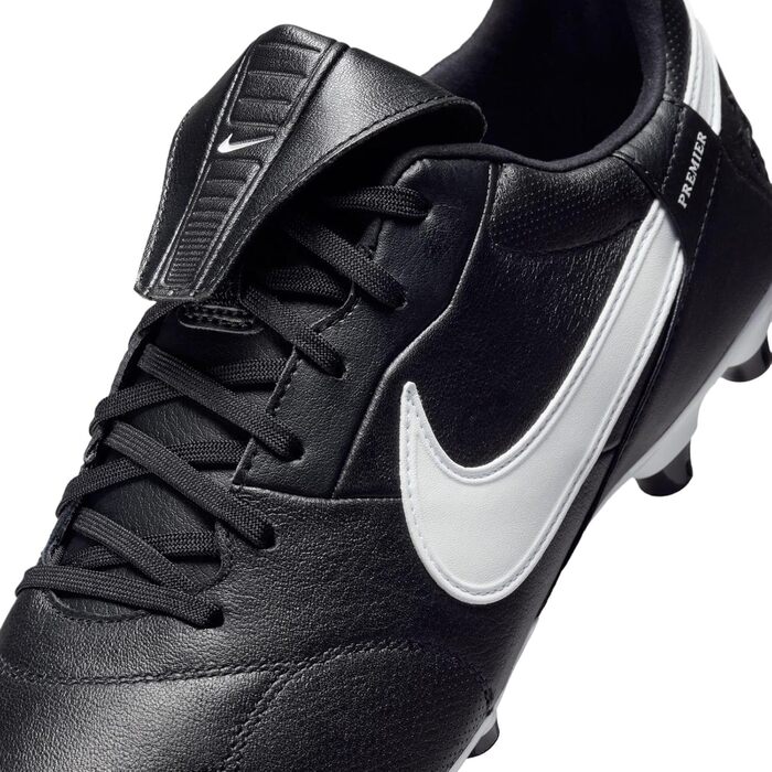 Кросівки футбольні Nike Premier 3 SG-Pro Anti-Clog Traction чорно-білі 42.5 EU