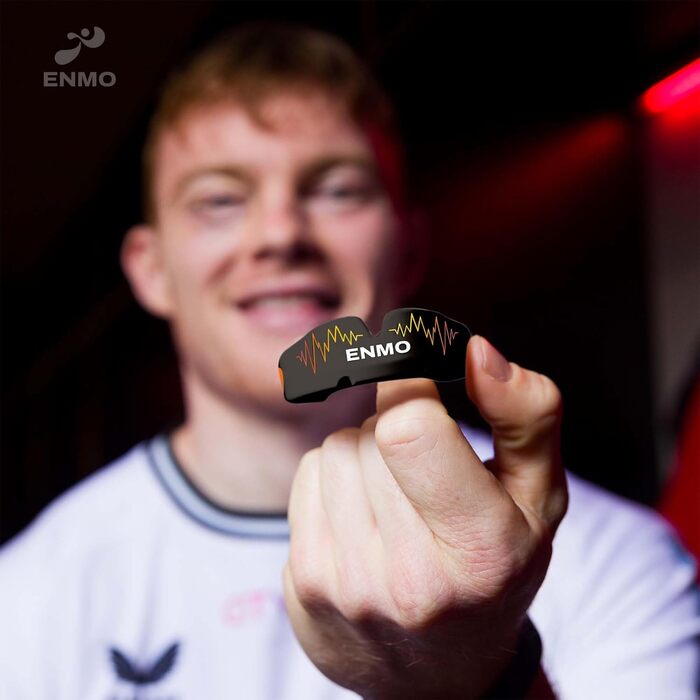 Захисна капа Enmo Maxilla Pro: для дорослих та дітей (10+), з чохлом. Підходить для регбі, боксу, хокею та контактних видів спорту. Капу з технологією Boil & Bite, тришаровий, з каналом для дихання. Білий/блакитний колір.