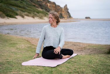 Йога мат YOGATI: неслизький, товстий килимок для йоги з позначками для вирівнювання тіла, ідеальний для пілатесу та фітнесу (рожевий)