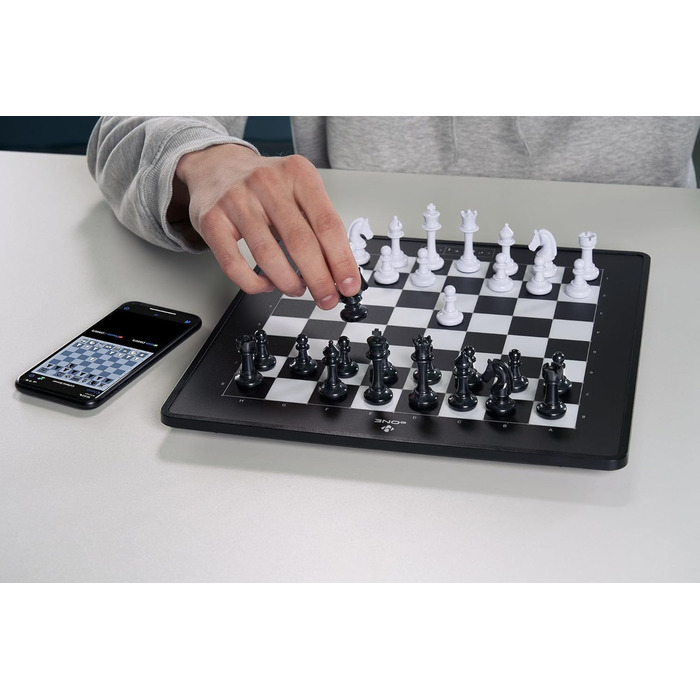Millennium eONE – Електронна шахова дошка для онлайн-ігор на Lichess, Chess.com та Tornelo. 81 LED для відображення ходів. Li-Ion акумулятор, Bluetooth та USB.