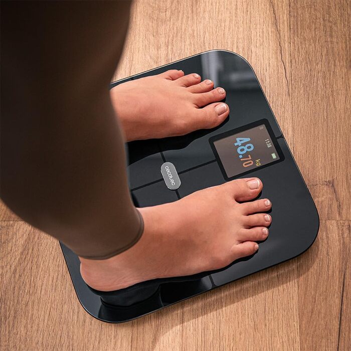 Інтелектуальна вага Cecotec HealthySmart Pro з додатком Surface Precision, BIA-технологія, 25 параметрів, LCD-дисплей, 8 високоточних сенсорів, 30x30 см, максимальна вага 180 кг (білий, чорний, 28x28 см)
