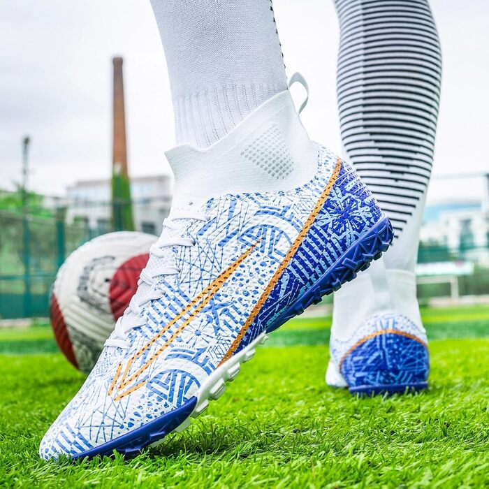 Дитячі футбольні бутси KUUK для штучного покриття, газону та залу. Підходять для хлопчиків та дівчаток. Розмір 38 EU, модель K1126, білі.