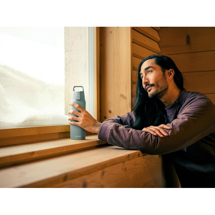 Термос пляшка SIGG Shield One Morning Blue 0,75 л для газованих напоїв, ізольована, герметична, з нержавіючої сталі, придатна для миття в посудомийній машині, BPA-free, 90% перероблений метал, сіро-синя