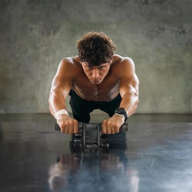 Ролер для пресу Relaxdays з 4 колесами, тренажер для дому, для жінок та чоловіків, чорний/червоний