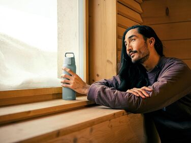 Термос пляшка SIGG Shield One Morning Blue 0,75 л для газованих напоїв, ізольована, герметична, з нержавіючої сталі, придатна для миття в посудомийній машині, BPA-free, 90% перероблений метал, сіро-синя