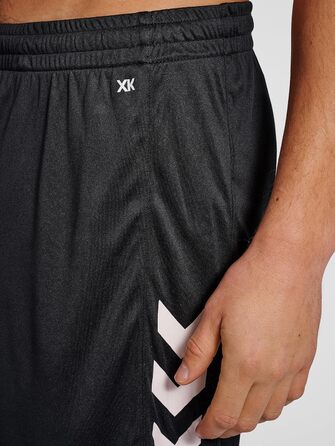 Спортивні чоловічі шорти Hummel Core XK Poly — короткі шорти для залу та тренувань, дихаючі та швидкосохнучі, чорний колір, розмір L
