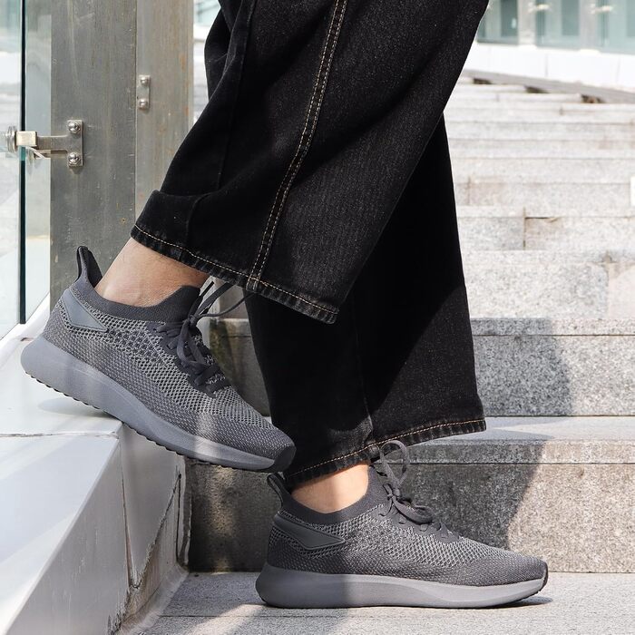 Чоловічі кросівки для занять спортом та бігу. Легкі, дихаючі, модель Slip-on. Колір: темно-сірий, розмір: 40 EU