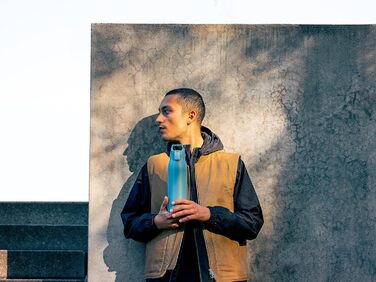 Термос SIGG Shield One Morning Blue, 1 л, для газованих напоїв, герметичний, ізольований, з нержавіючої сталі, 90% перероблений метал, синьо-сірий, без BPA, підходить для посудомийної машини