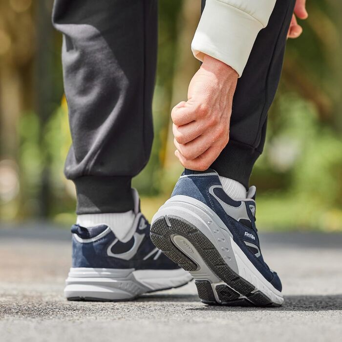 Кросівки FitVille для чоловіків: широкі бігові кросівки, спортивне взуття, неслизькі, дихаючі, для бігу по вулицях, outdoor, для джогінгу, фітнесу, зручні для широкої стопи (42.5 EU X-Wide, темно-синій з сірим)
