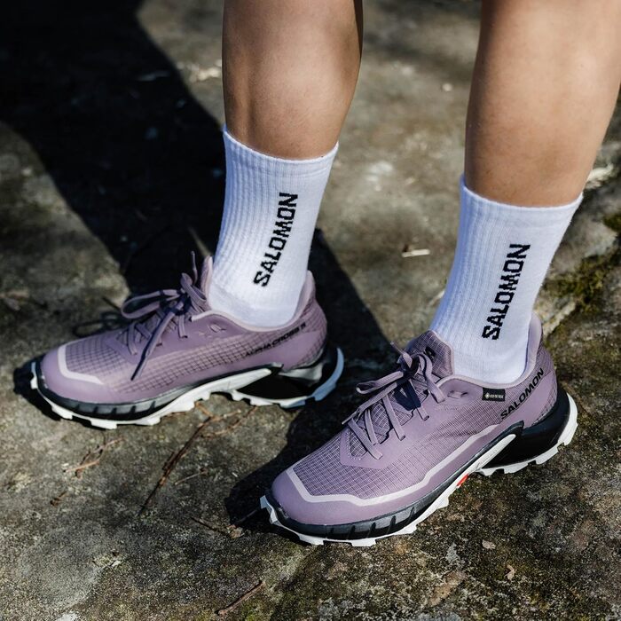 Кросівки для трейлраннінгу Salomon Alphacross 5 Gore-Tex, жіночі, чорно-білі, розмір 40 EU, надійне зчеплення, захист від вологи