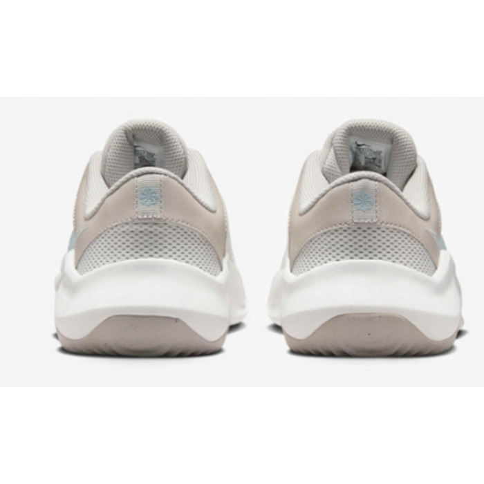 Кросівки жіночі Nike Legend Essential 3 NN, р. 37,5 — зручне та модне спортивне взуття