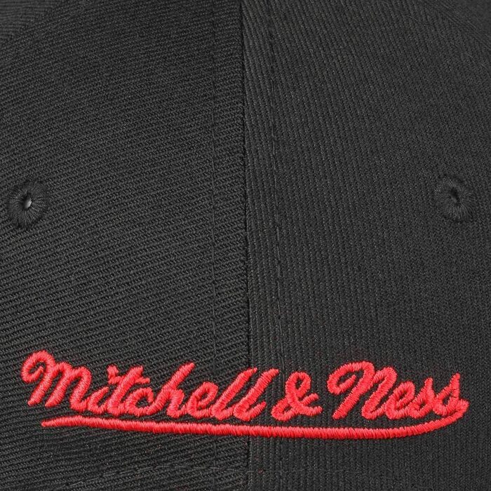 Кепка Mitchell & Ness Chicago Bulls Camo Чорна