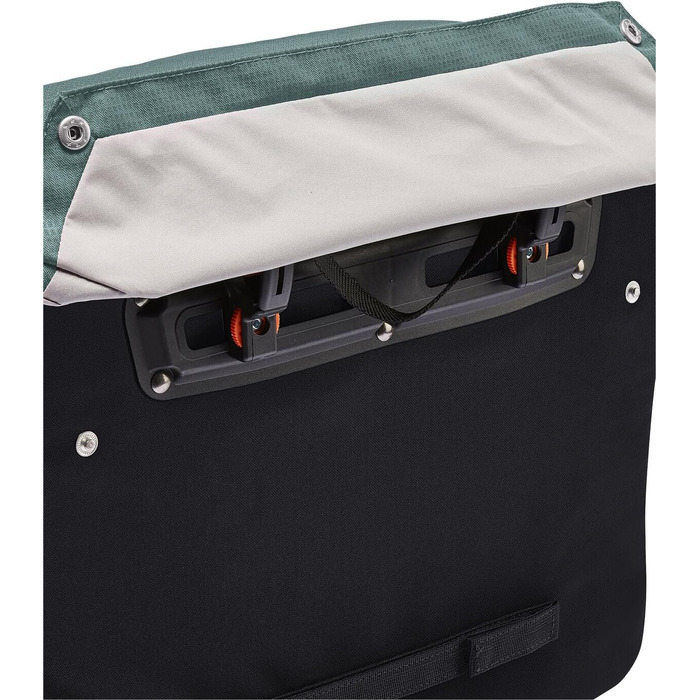 Велосумка VAUDE Cycle Messenger L 20 л з дощовиком, універсальна, чорна/зелена — месенджер для велосипеда