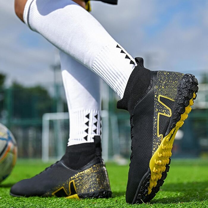Бутси для футболу: чоловічі, жіночі, дитячі. Підходять для штучного газону, залу, тренувань. AG, FG, TF. Розмір 39 EU, чорний (2309t Tf)