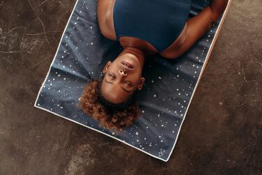 Рушник для йоги Hot Yoga від Yoga Design Lab | Нековзкий, легкий, з переробленої мікрофібри, швидковисихаючий, для гарячої йоги, спорту, подорожей (Celestial)