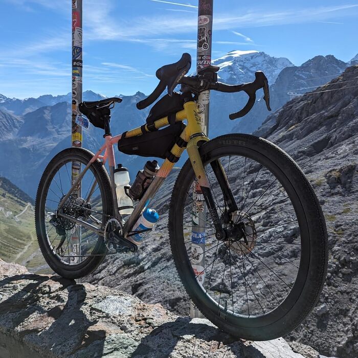 PACK2RIDE Mira — водонепроникна велосипедна сумка з міцної Cordura для байкпакінгу та подорожей, чорна
