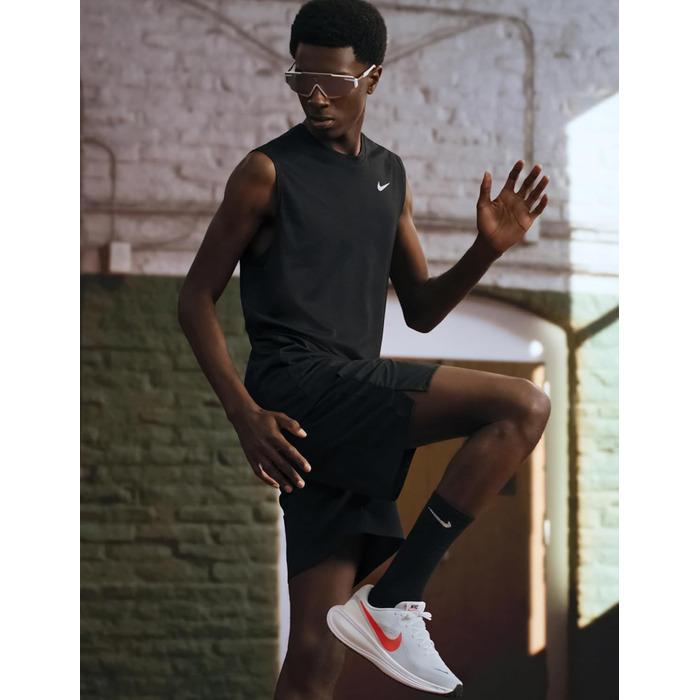 Кросівки Nike Revolution 8 для бігу та повсякденного носіння