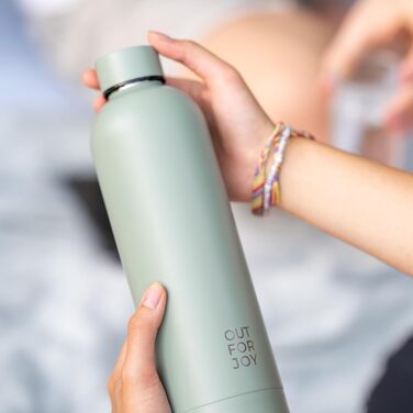 Термос-бутилка OUT FOR JOY 750 мл із нержавіючої сталі, герметична, BPA-free, для газованої води, зберігає тепло 12 годин і холод 24 години, для спорту, школи та активного відпочинку, зелена