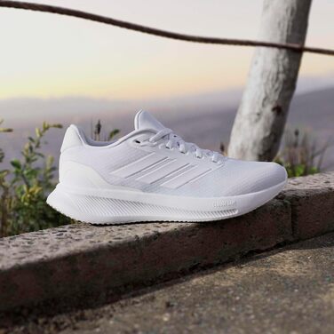 Жіночі кросівки для бігу adidas Runfalcon 5 Cloud White — білі, з амортизацією Cloudfoam та дихаючою сіткою, розмір 39 1/3 EU