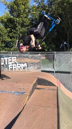 SOKE Stunt Scooter PRO: трюковий самокат для дорослих та дітей, ABEC 9 підшипники, чорно-червоний, вантажопідйомність 100 кг