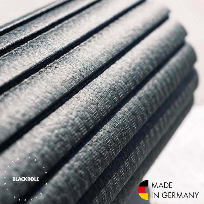 BLACKROLL® FLOW міофасціальний ролер для самомасажу, середня жорсткість, чорний, з карткою вправ
