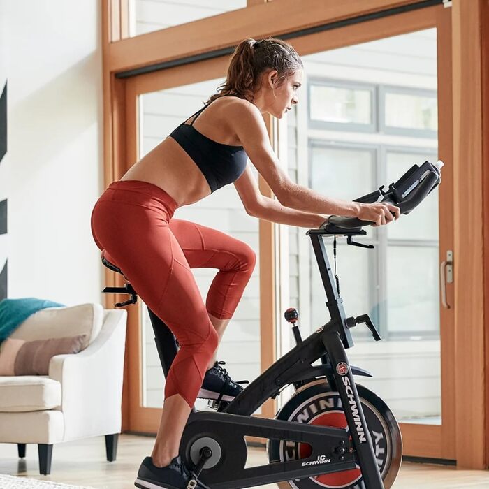 Велотренажер Schwinn Fitness 700IC: 18 кг маховик, тихий ремінний привід, регульоване сидіння та кермо, SPD педалі, тримач для планшета – студійна якість для дому