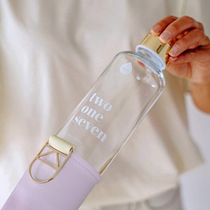 Велика пляшка для води EQUA 750 мл з боросилікатного скла, BPA-free, з ліловим чохлом зі штучної шкіри, не протікає