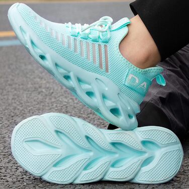 Кросівки для бігу DANNTO - чоловічі та жіночі кросівки, спортивне взуття для фітнесу, занять на вулиці, повсякденного носіння. Легкі, дихаючі, з антиковзкою підошвою. Розмір 44 EU, кольори: чорний, білий, блакитний.